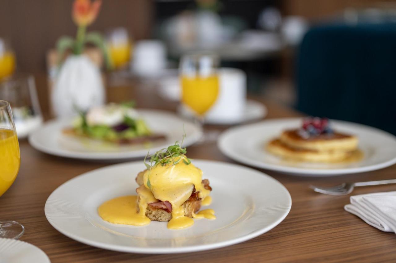 Renaissance Porto Lapa Hotel Екстер'єр фото Eggs Benedict