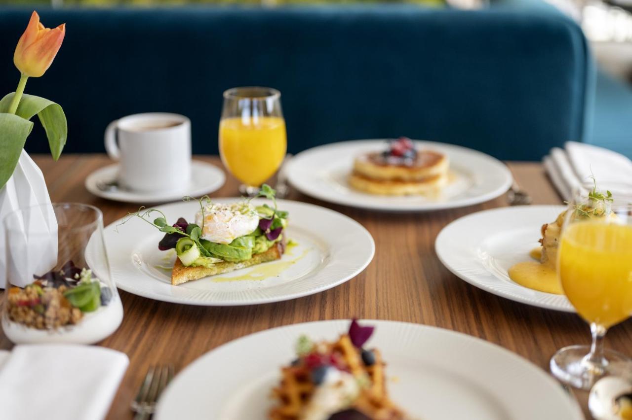 Renaissance Porto Lapa Hotel Екстер'єр фото Breakfast at the Hotel