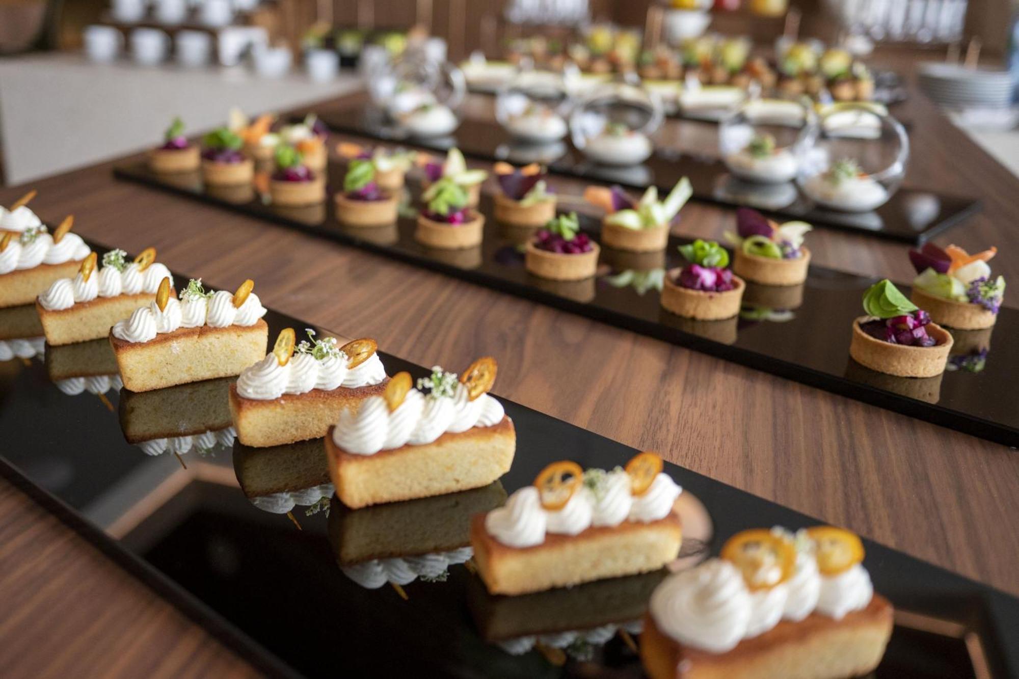 Renaissance Porto Lapa Hotel Екстер'єр фото A selection of desserts