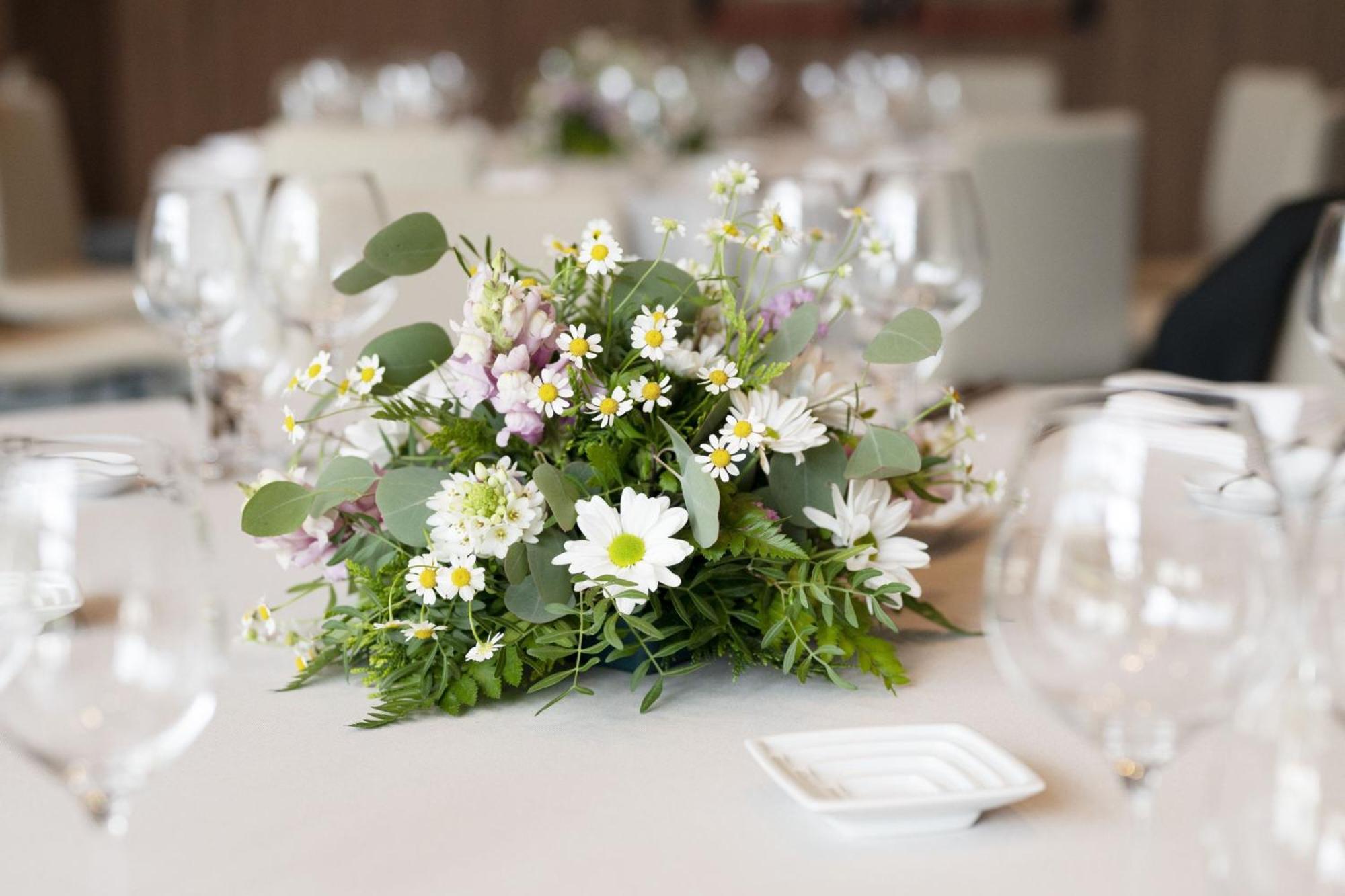 Renaissance Porto Lapa Hotel Екстер'єр фото A table centerpiece
